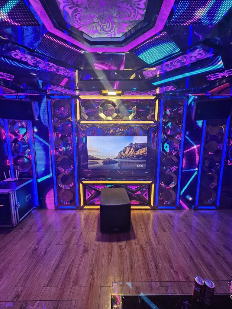 다낭 벤츠 가라오케 네온 VIP룸 Danang Benz karaoke neon VIP room