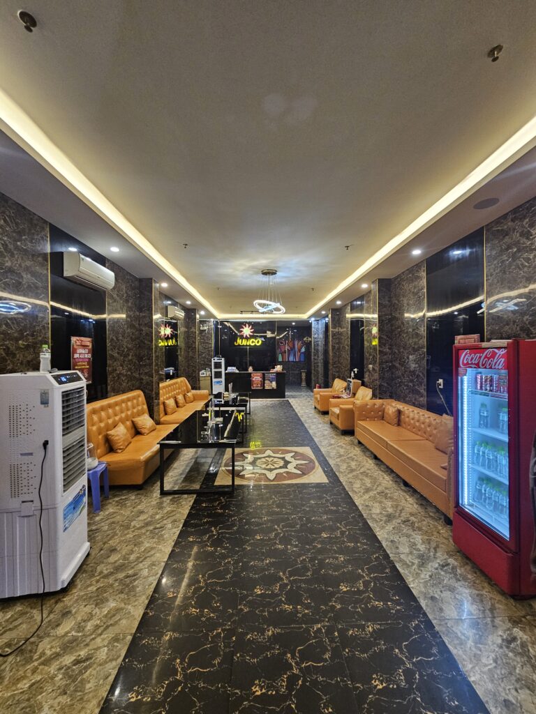 다낭 준코 가라오케 로비 내부 Danang Junco karaoke lobby interior