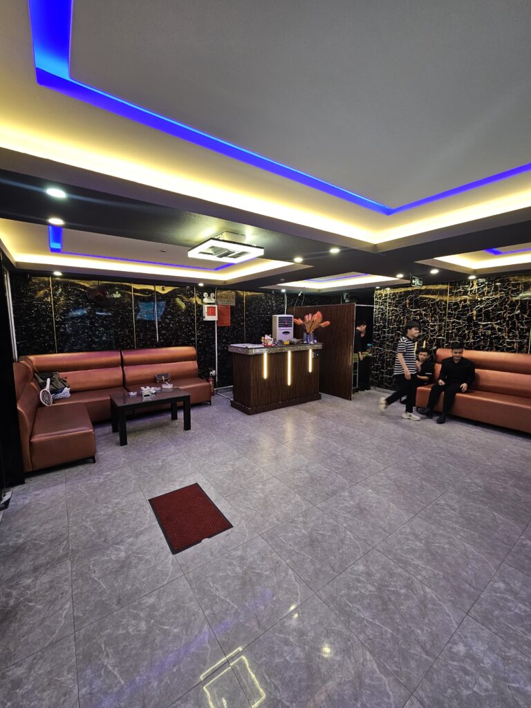 다낭 넘버원 가라오케 로비 Danang Number One karaoke lobby