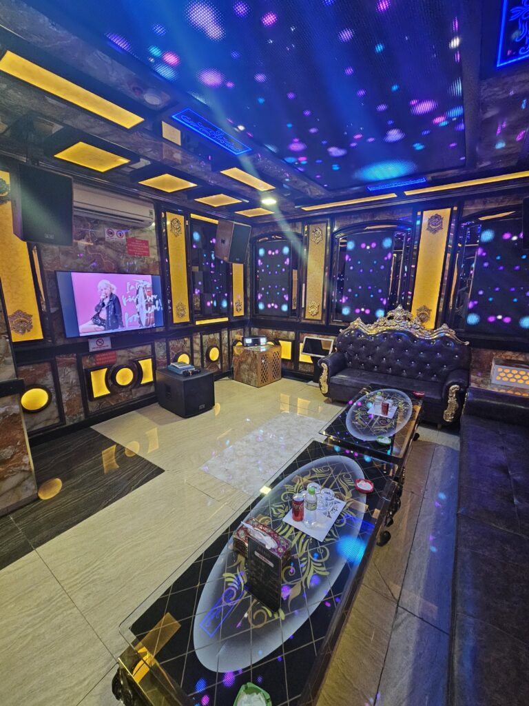 다낭 가라오케 중앙 테이블 룸 Danang karaoke center table room