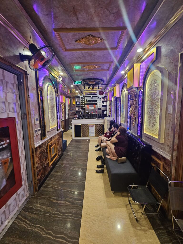 다낭 누민 가라오케 복도형 룸 Danang Numin karaoke hallway room
