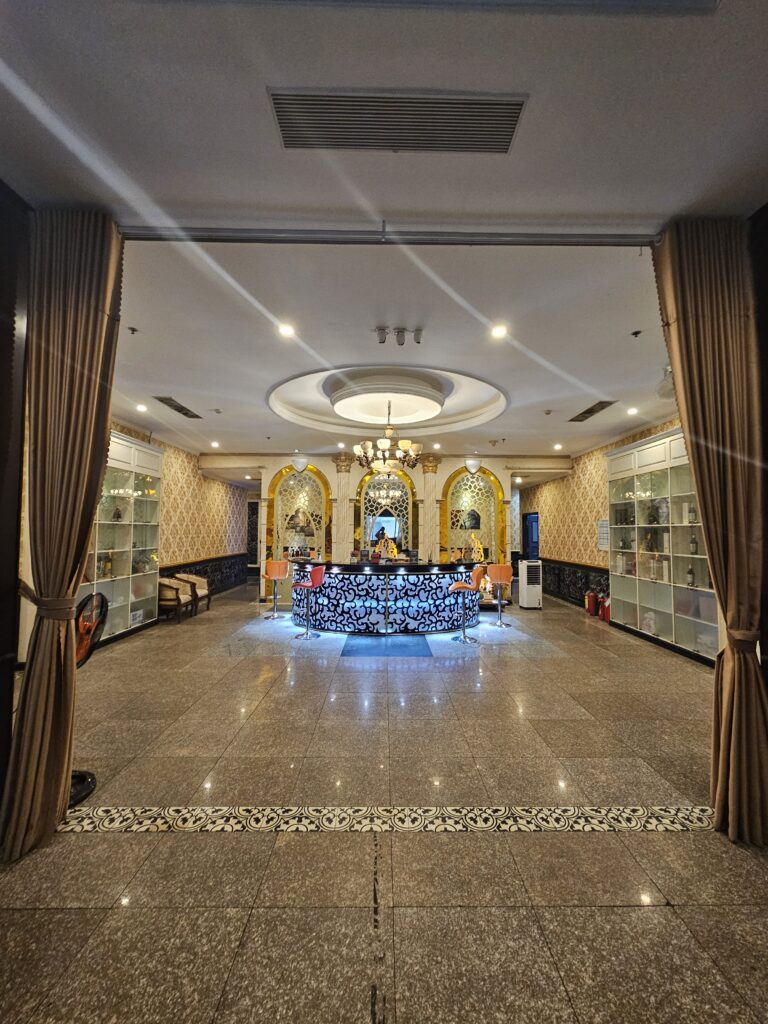 다낭 원 오페라 가라오케 메인홀 Danang One Opera karaoke main hall