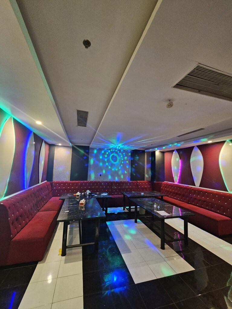 다낭 원 오페라 가라오케 레드 VIP룸 Danang karaoke red VIP room