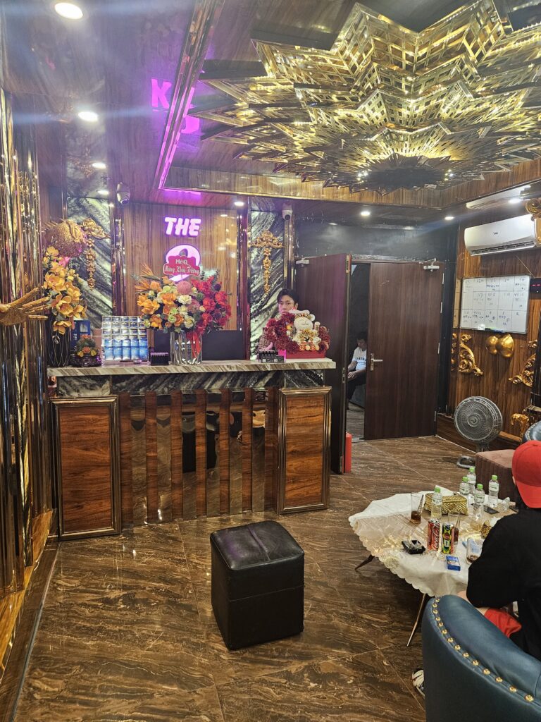 다낭 더나인 가라오케 프론트