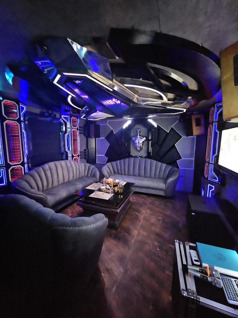 다낭 가라오케 모던룸 Danang modern karaoke room